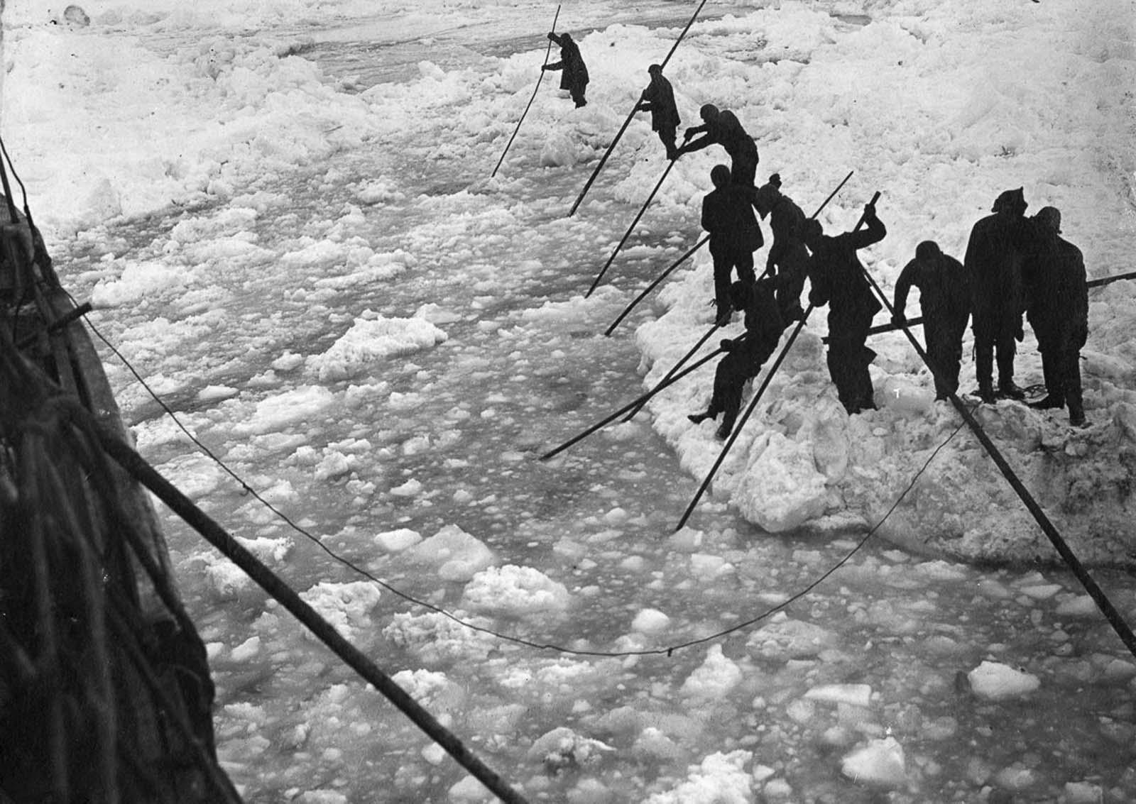#6 Crew attempt to clear a path through the ice for Endurance.