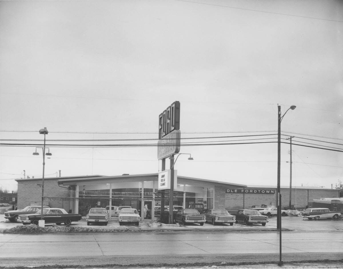 #10 Wendle Fordtown at Division and Wellesley, Spokane, 1960s