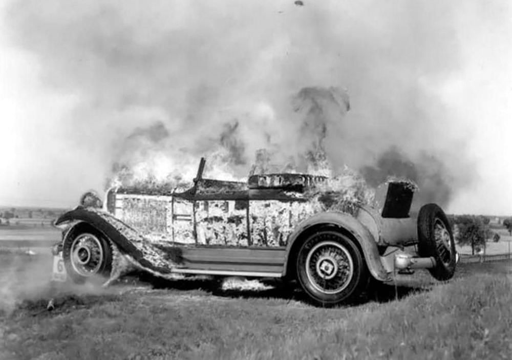 The World’s Biggest Car: Stunning Historical Photos of Studebaker’s Giant 1931 President Roadster Ve