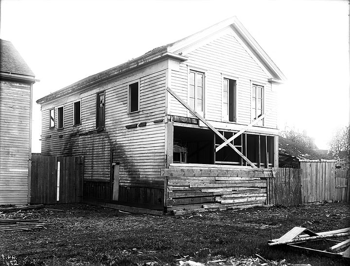 #52 Gold Bar Restaurant in ruins, Olympia, 1902