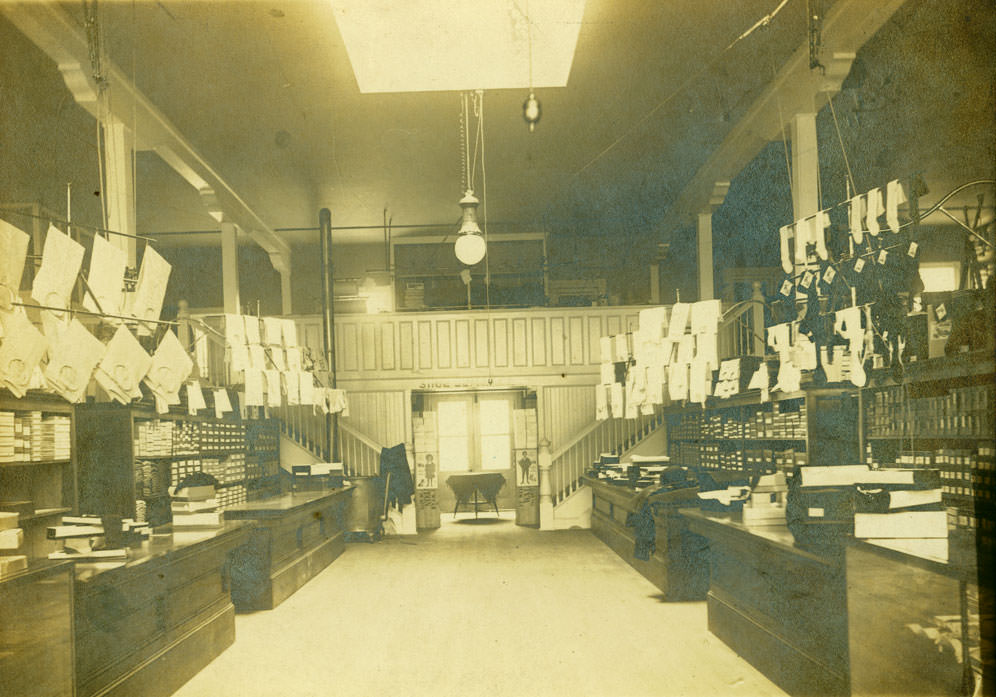#53 Harris Dry Goods Store, Olympia, 1906