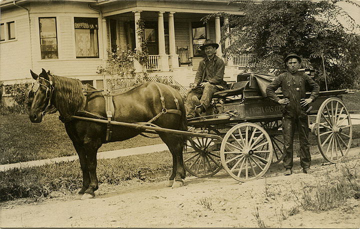 #12 Tacoma Gas Company Employees and Wagon, 1908