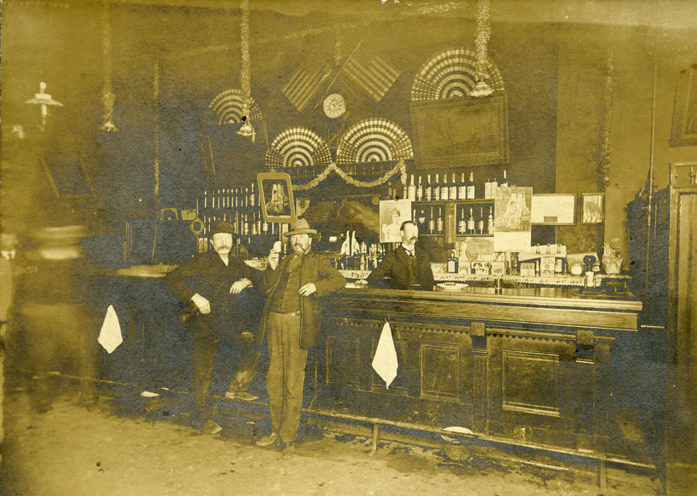#25 Interior view of Tacoma saloon, 1910