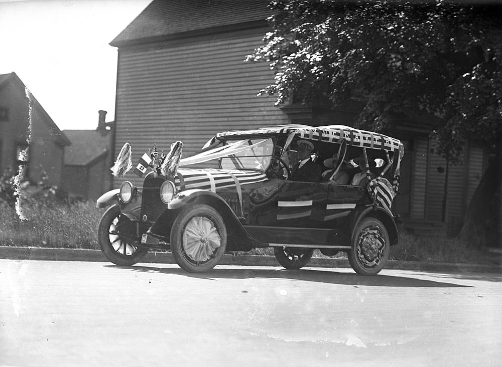 #112 Studebaker automobile parade float, Tacoma, 1918