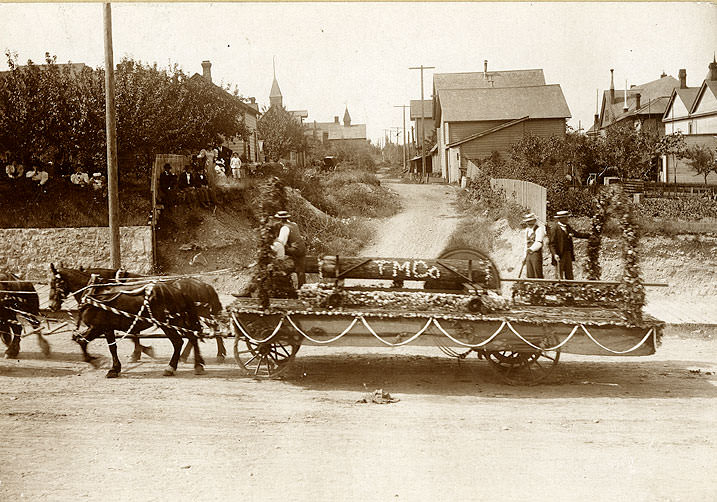 #98 Tacoma Mill Company Parade Float Returning to Mill, 1900