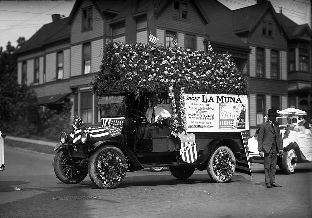 #75 Tacoma Grocery Co., La Muna Cigars parade float, Tacoma, 1918