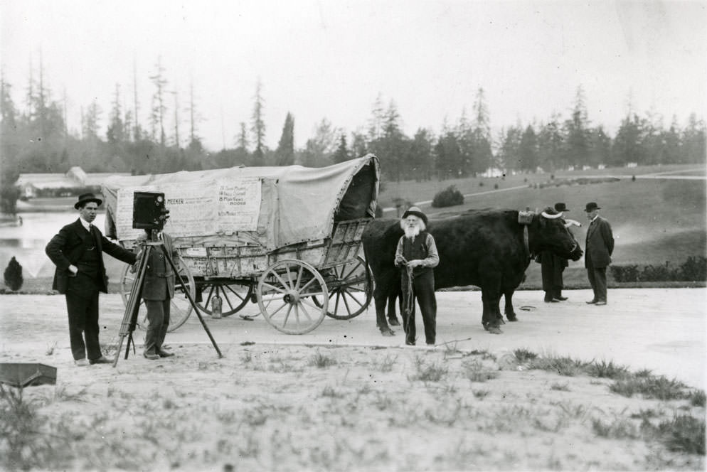 #47 Ezra Meeker, wagon and oxen, at Pt. Defiance Park, Tacoma, 1913