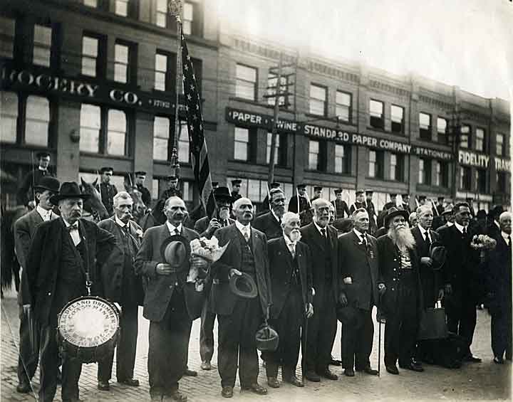 #66 G.A.R. Veterans at Union Depot, Tacoma, 1910