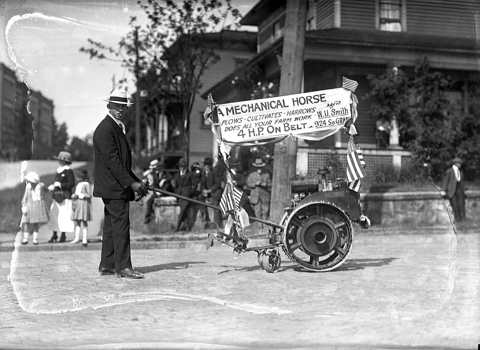 #52 A mechanical horse, W.U. Smith, parade float, Tacoma, 1918