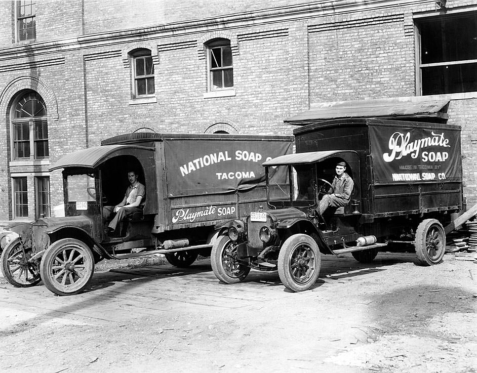 #61 National Soap Company trucks, 1930