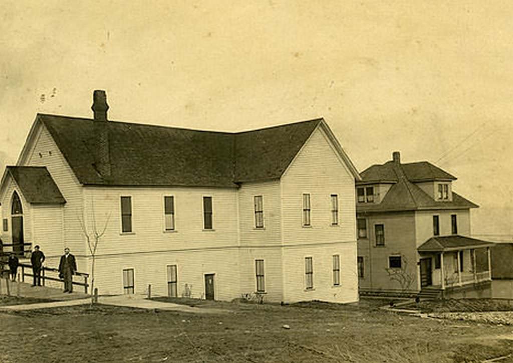 #152 Central Church and Parsonage, 1900