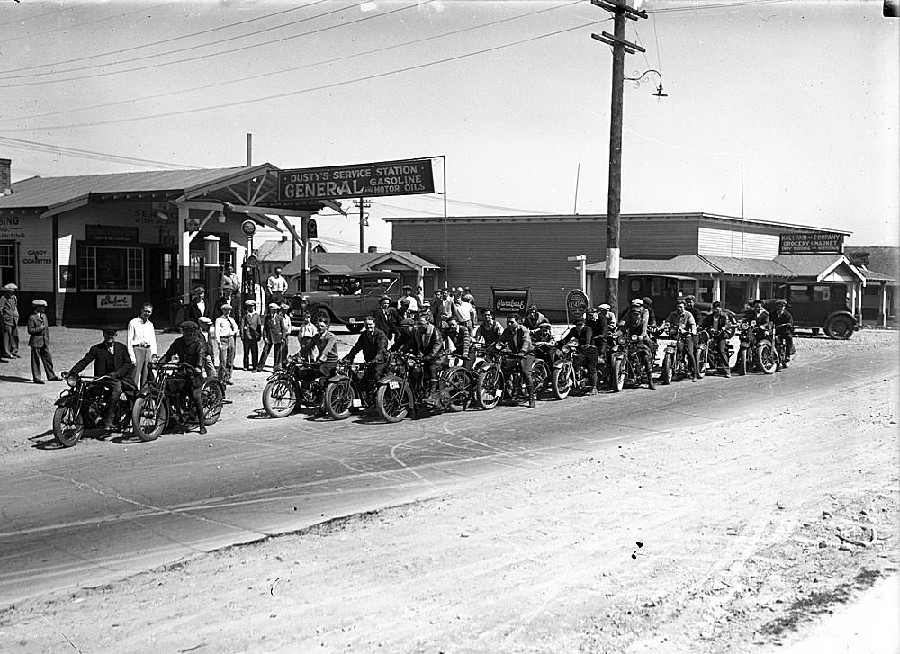 #146 Indian Motorcycle Co. Hare and Hounds chase, 1927