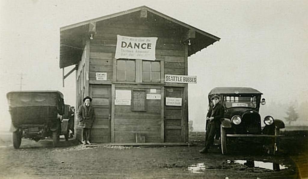 #181 Camp Lewis bus station, 1918