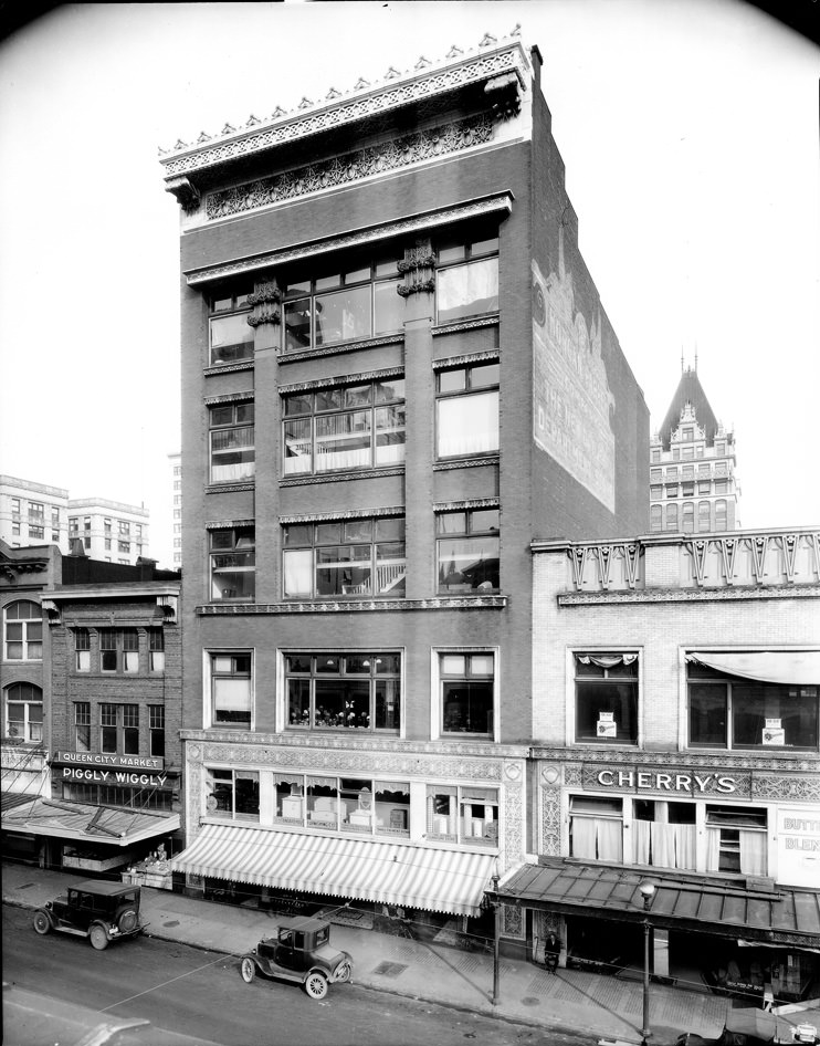 #150 Front of Broadway Department Store, 1927