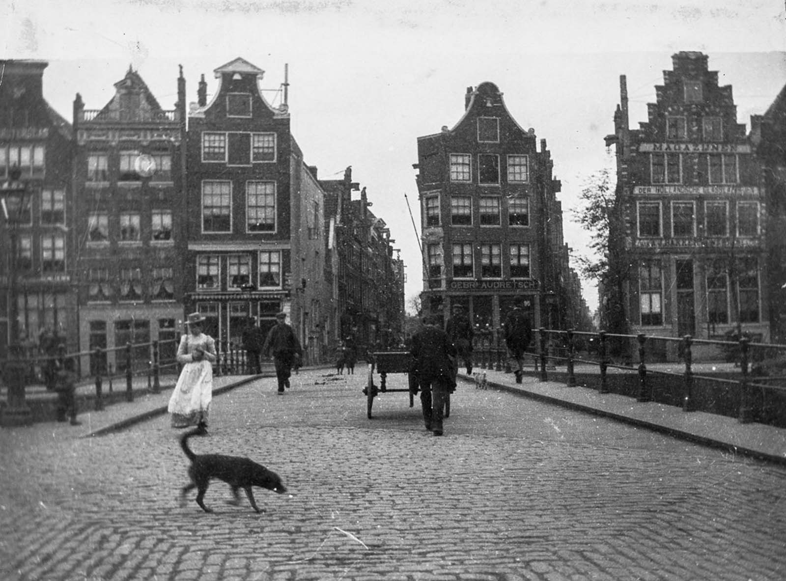 #11 Geldersekade and Geldersche quay.
