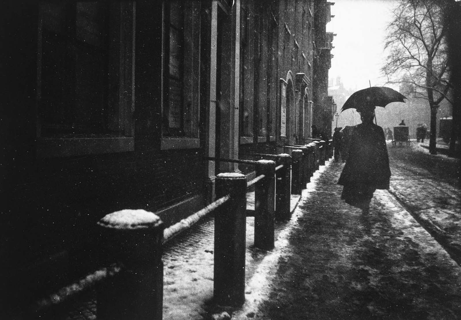 #22 View of the Singel on a rainy day.