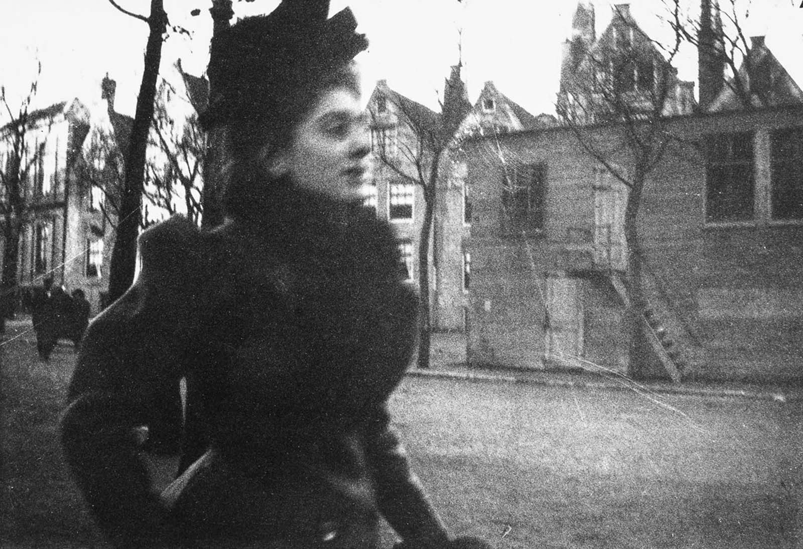 #23 A woman on the Spui.