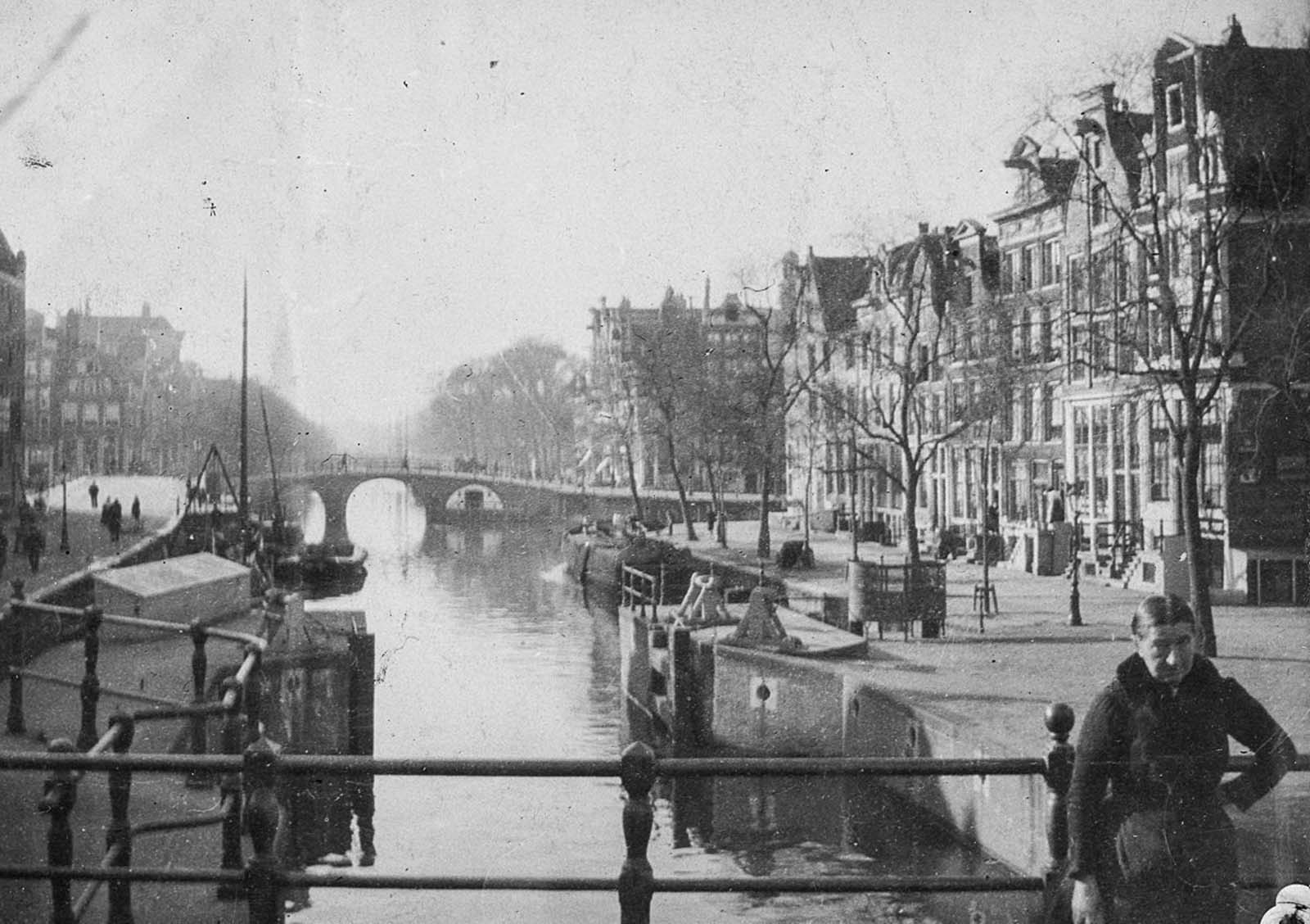 #25 The Eenhoornsluis.