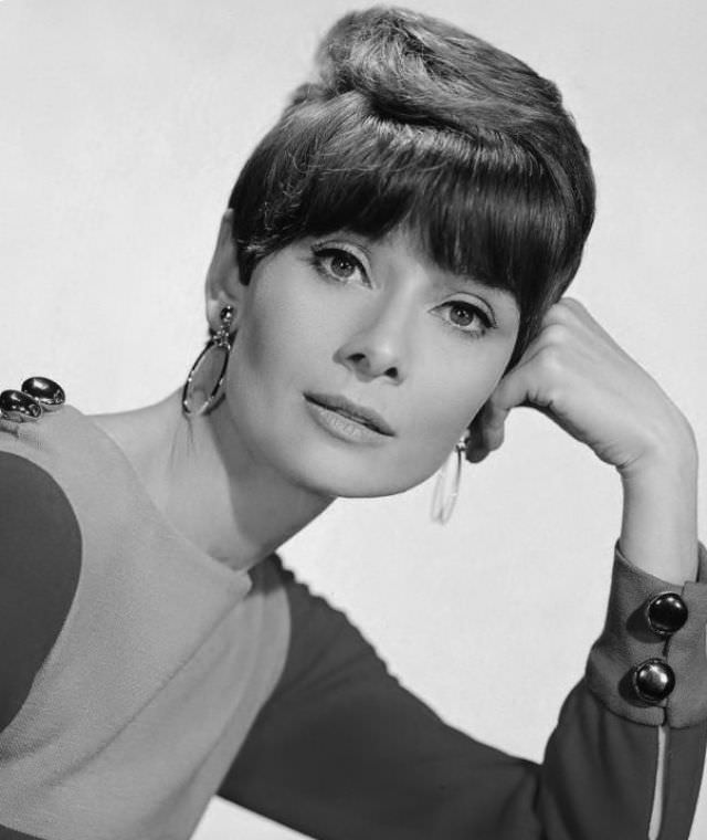 Fabulous Photos of Audrey Hepburn During the filming of &;Wait Until Dark (1967)&; Movies &; TV