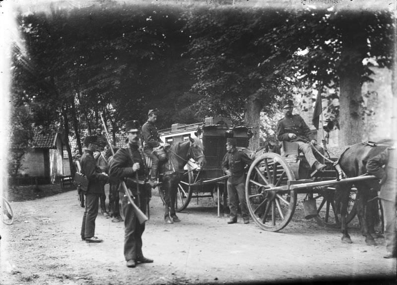 #22 A group of soldiers with stretched wagons on the Oude Prinsweg, 1916