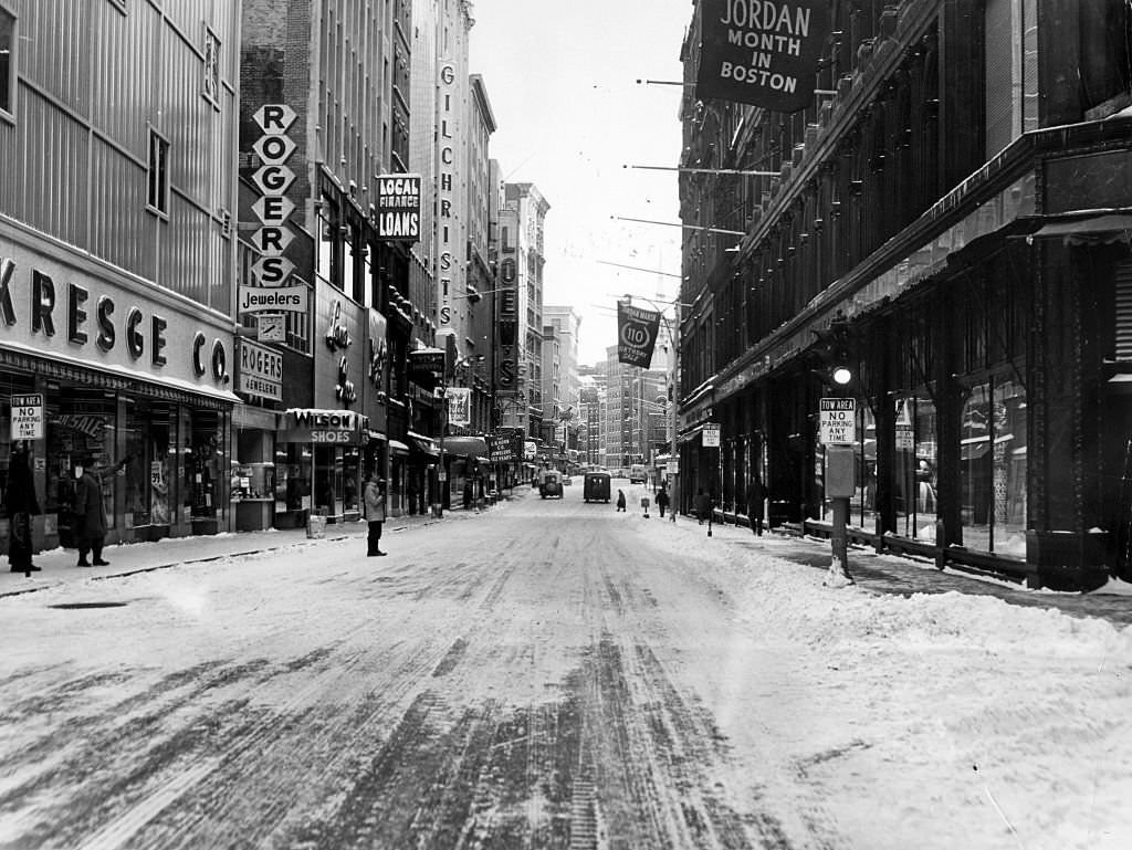 #6 Few people shop on Boston’s Washington Street on Jan. 21, 1961. (Photo by William Ennis/The Boston Globe via Getty Images)