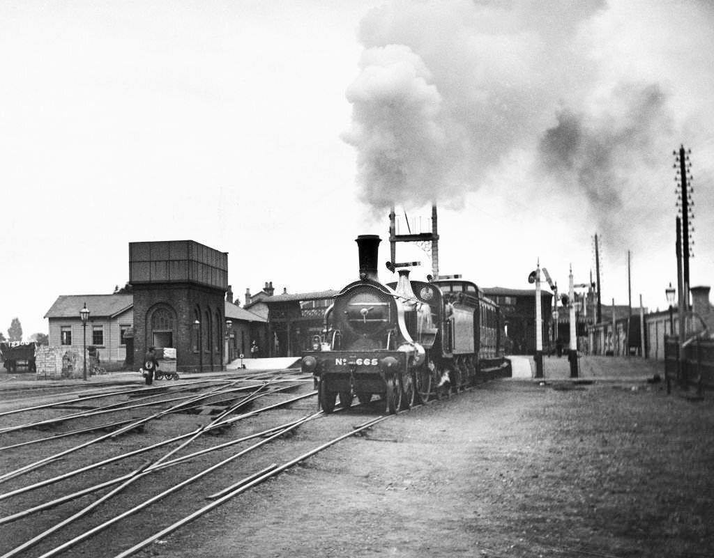 #12 Great Northern Railway 4-2-2 steam locomotive No 665 leaving Boston station with a passenger train, Lincolnshire, 1910