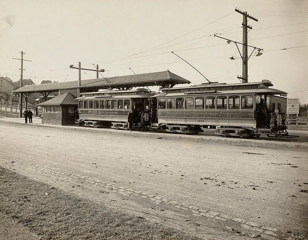#32 Two car train, 1900.