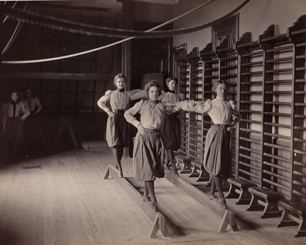 #15 Rare Historical Photos of Students of Boston’s Schools Exercising in the 1890s #15 Sports