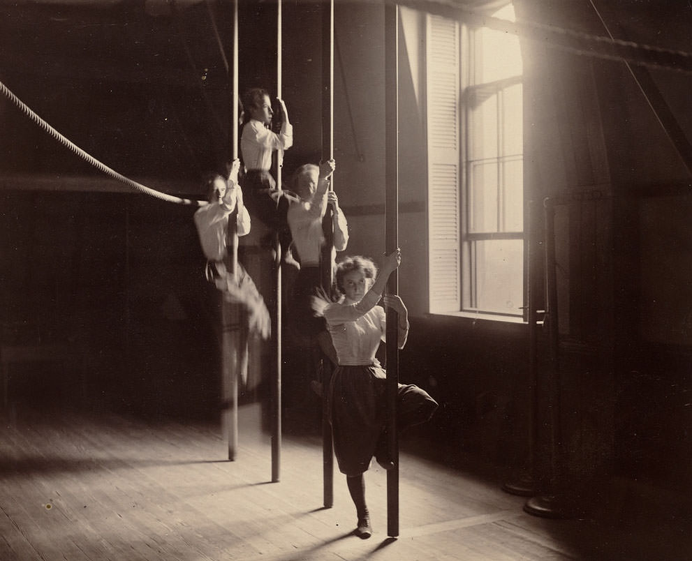 #17 Rare Historical Photos of Students of Boston’s Schools Exercising in the 1890s #17 Sports