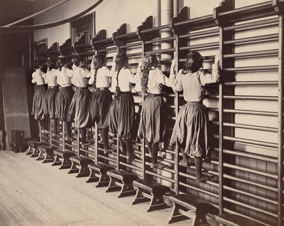 Rare Historical Photos of Students of Boston&;s Schools Exercising in the 1890s Sports