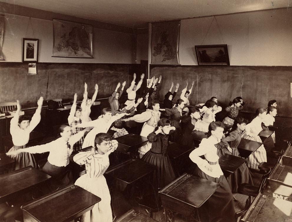 Rare Historical Photos of Students of Boston&;s Schools Exercising in the 1890s Sports
