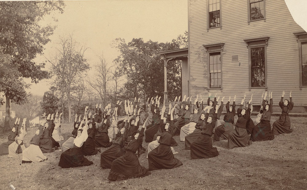 Rare Historical Photos of Students of Boston&;s Schools Exercising in the 1890s Sports