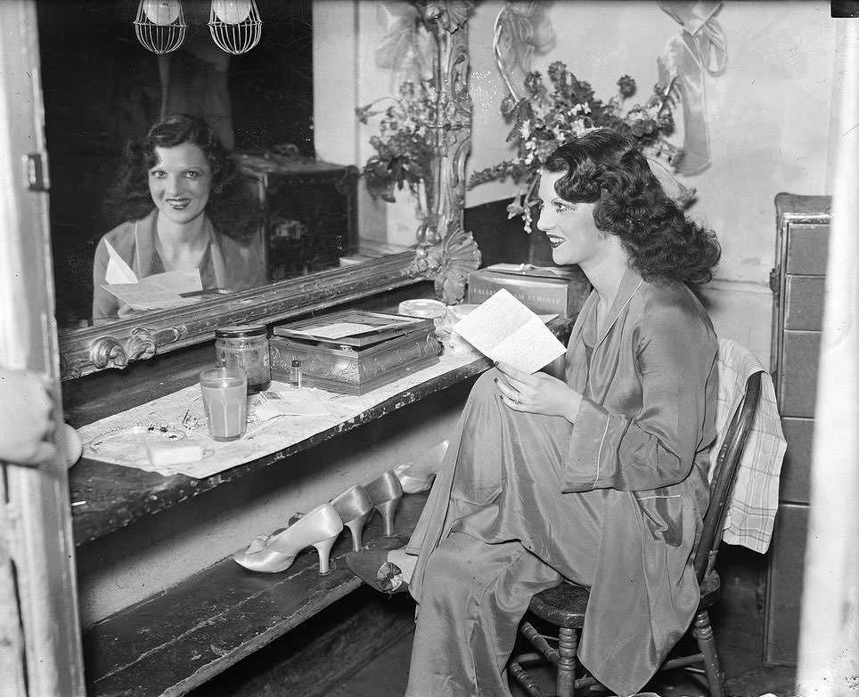 The Backstage Life of Boston Showgirls in the 1940s Through these Fabulous Photos Fashion &; Culture