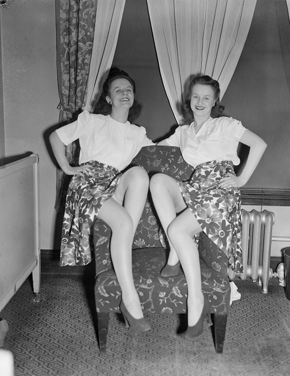 The Backstage Life of Boston Showgirls in the 1940s Through these Fabulous Photos Fashion &; Culture