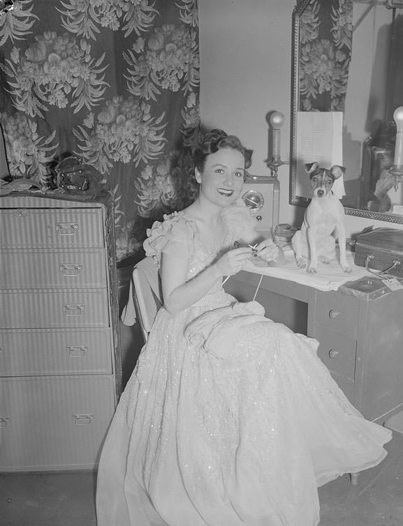 The Backstage Life of Boston Showgirls in the 1940s Through these Fabulous Photos Fashion &; Culture