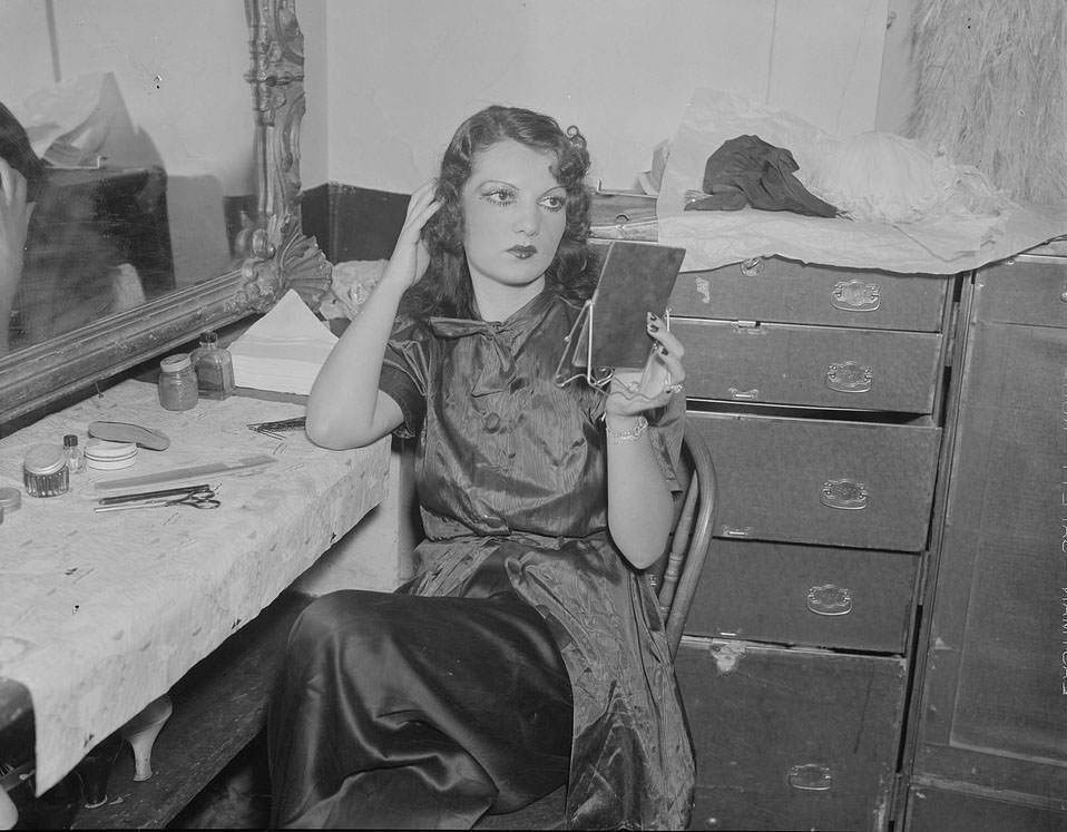 The Backstage Life of Boston Showgirls in the 1940s Through these Fabulous Photos Fashion &; Culture