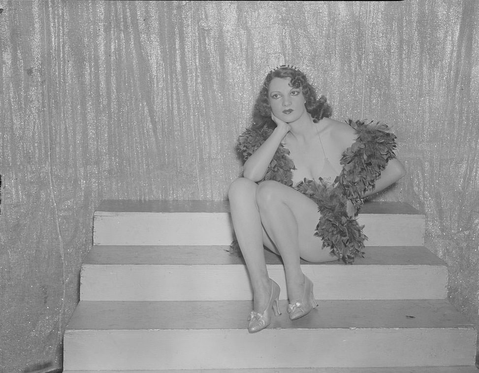 The Backstage Life of Boston Showgirls in the 1940s Through these Fabulous Photos Fashion &; Culture