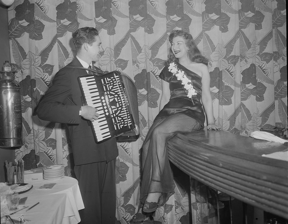 The Backstage Life of Boston Showgirls in the 1940s Through these Fabulous Photos Fashion &; Culture