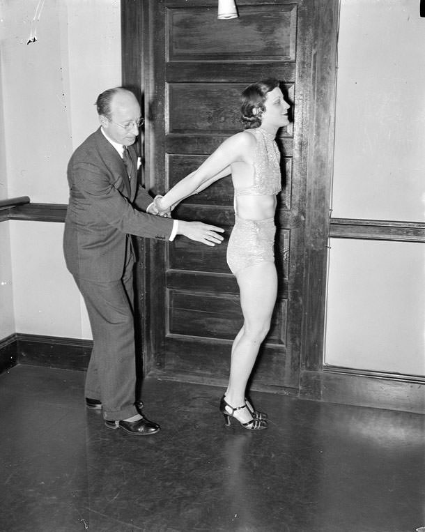 The Backstage Life of Boston Showgirls in the 1940s Through these Fabulous Photos Fashion &; Culture