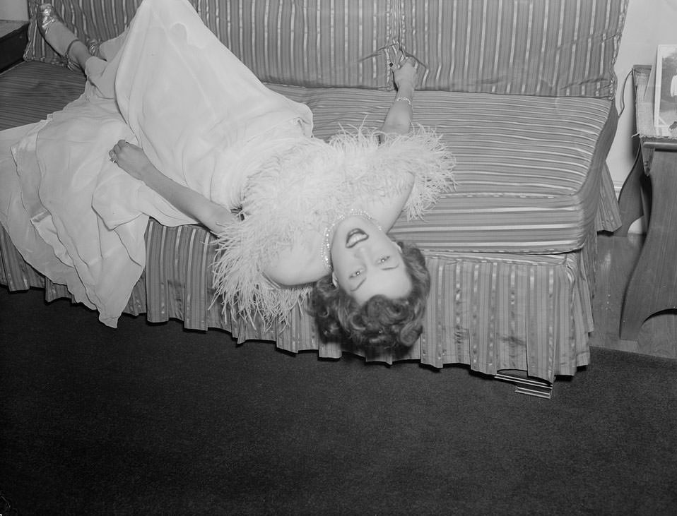 The Backstage Life of Boston Showgirls in the 1940s Through these Fabulous Photos Fashion &; Culture