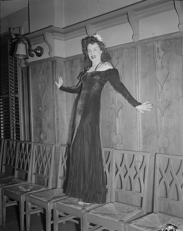 The Backstage Life of Boston Showgirls in the 1940s Through these Fabulous Photos Fashion &; Culture