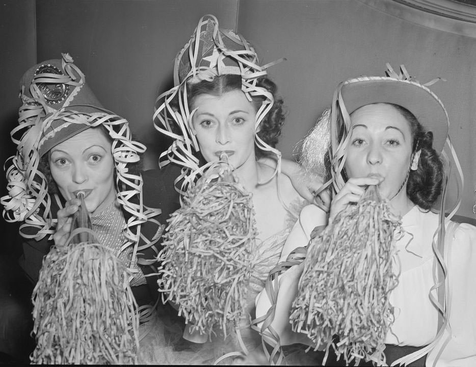 The Backstage Life of Boston Showgirls in the 1940s Through these Fabulous Photos Fashion &; Culture