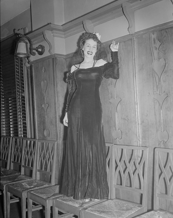 The Backstage Life of Boston Showgirls in the 1940s Through these Fabulous Photos Fashion &; Culture