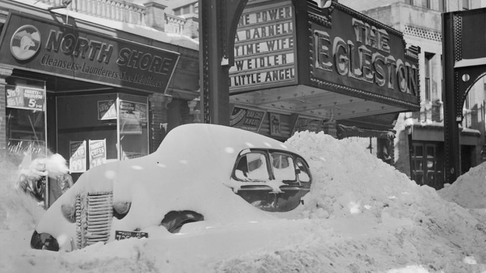 #32 Snow-covered automobile, 1939