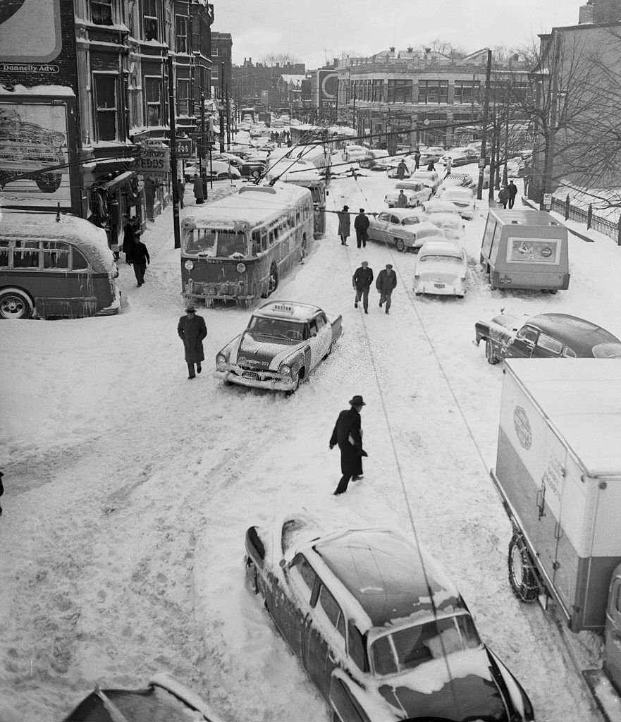 #67 Northeast blizzard halted all traffic here, as morning commuters take to walking.