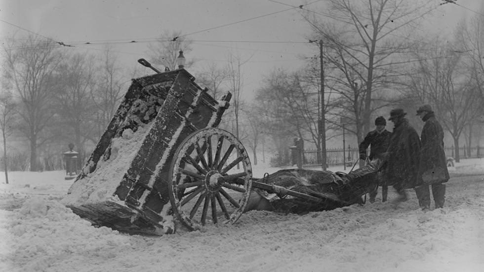 #8 Horse and wagon accident next to Common, 1920