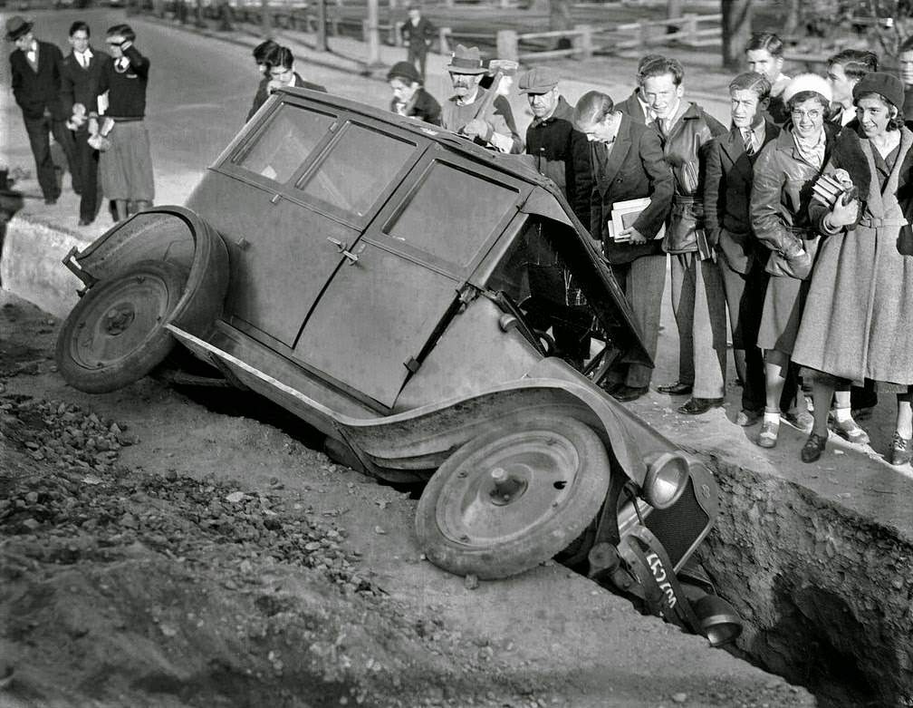 #7 Auto goes into trench in Peabody Square, 1931