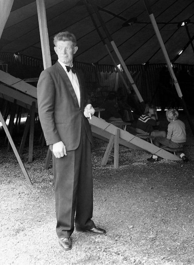 #3 Lennon Brothers Circus, 1977