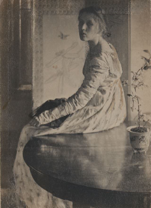 #26 The round table, 1904