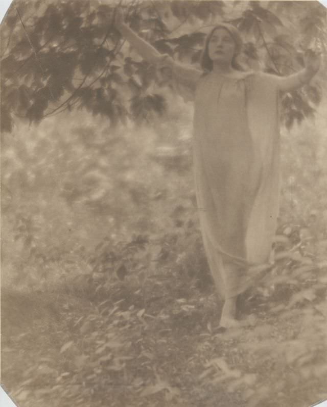 #32 Beneath the bough, 1909